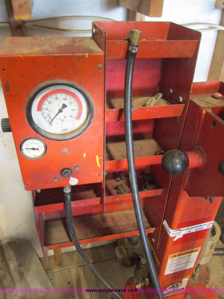 image for item X9798 Hunter TC325 tire machine