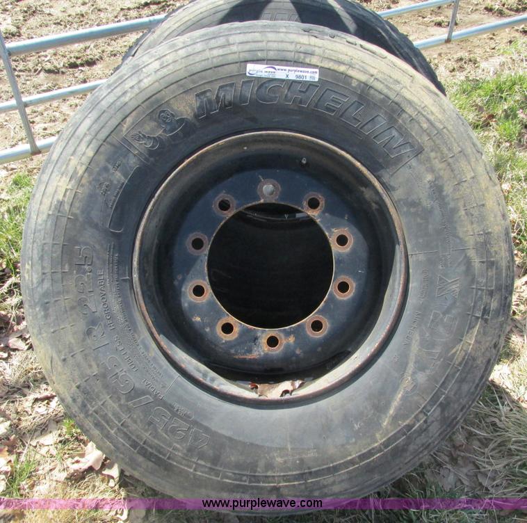 image for item X9801 (2) Michelin 425/65R22.5 tires