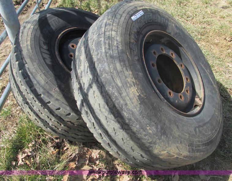 image for item X9801 (2) Michelin 425/65R22.5 tires