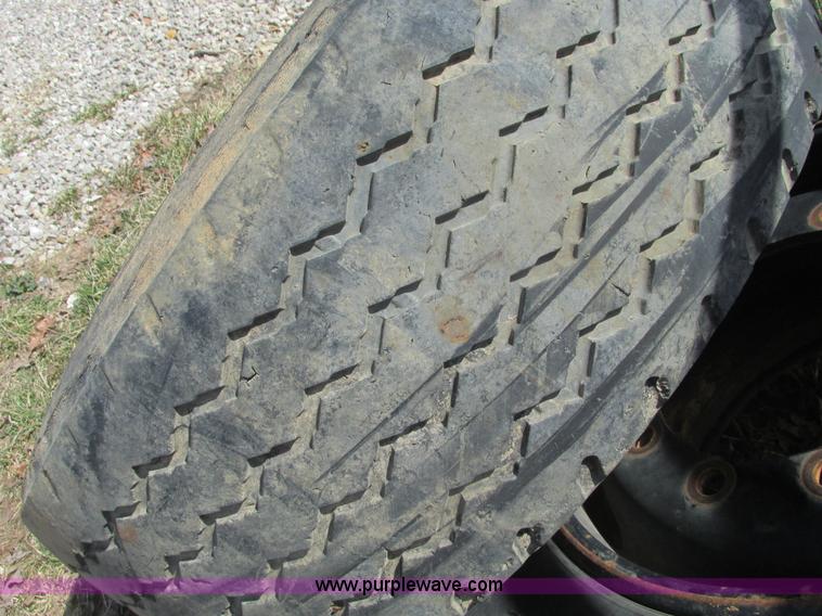 image for item X9801 (2) Michelin 425/65R22.5 tires