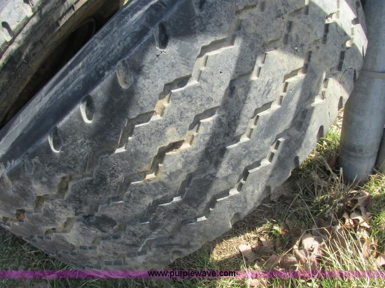 image for item X9801 (2) Michelin 425/65R22.5 tires