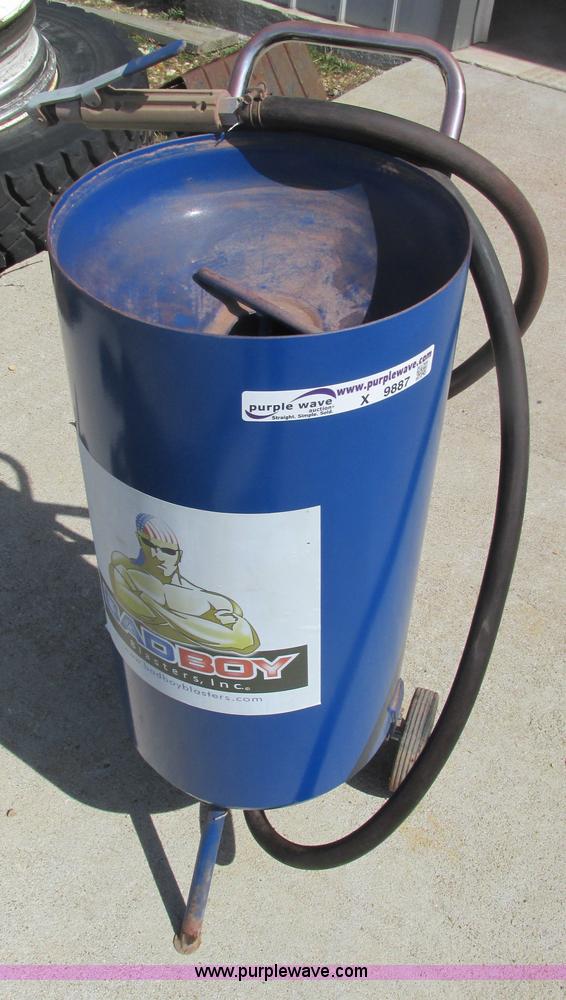 image for item X9887 Bod Boy 100 lbs sand blaster