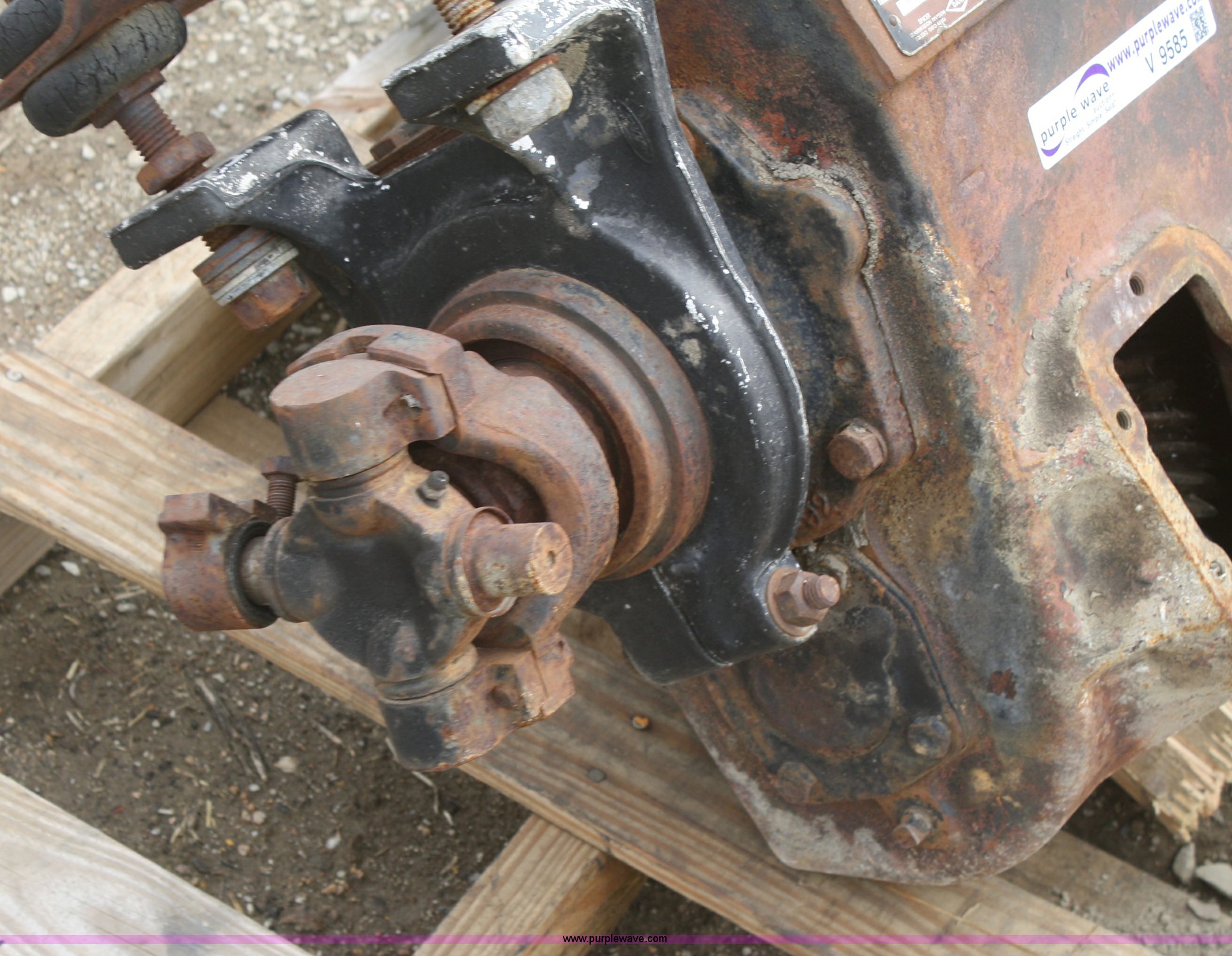Spicer four speed auxiliary transmission in Topeka, KS Item V9585