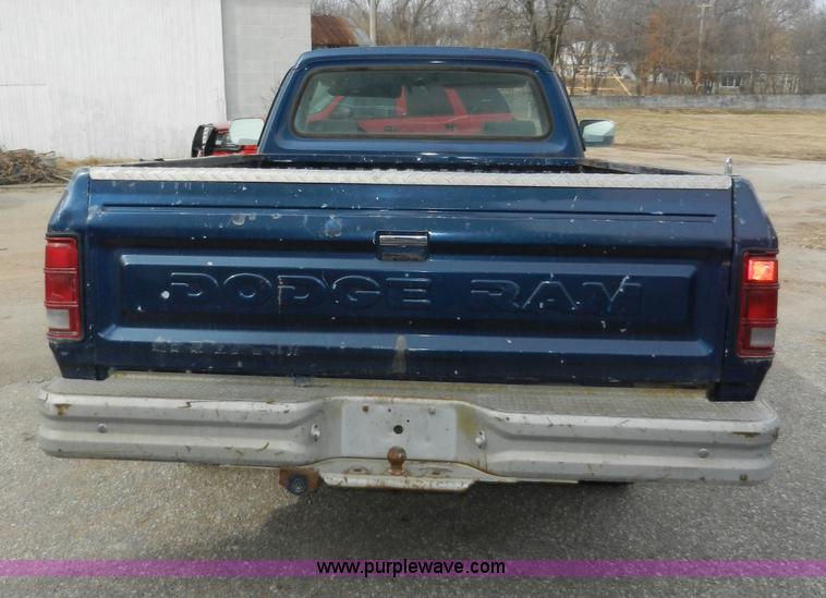 image for item A3919 1992 Dodge Ram D150 pickup truck