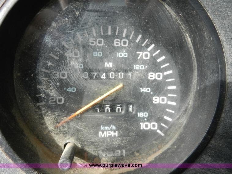 image for item A3919 1992 Dodge Ram D150 pickup truck