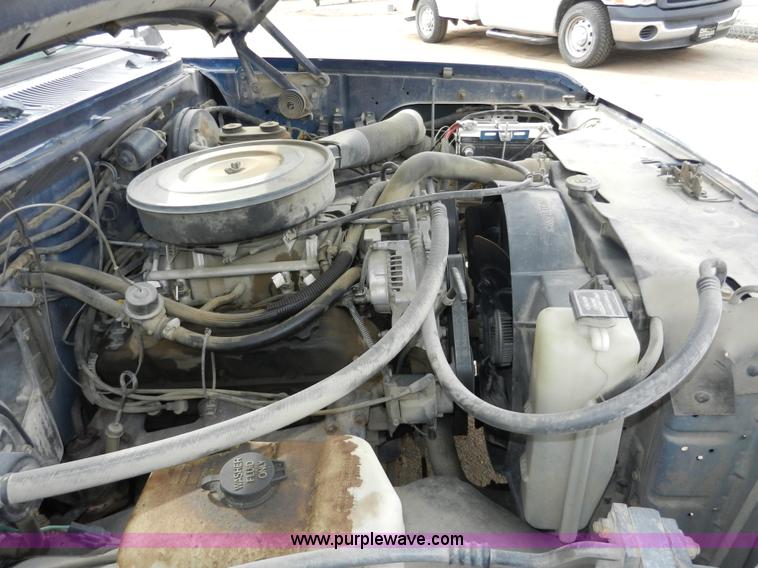 image for item A3919 1992 Dodge Ram D150 pickup truck