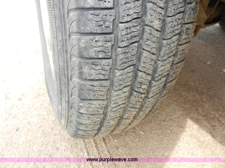 image for item A3919 1992 Dodge Ram D150 pickup truck