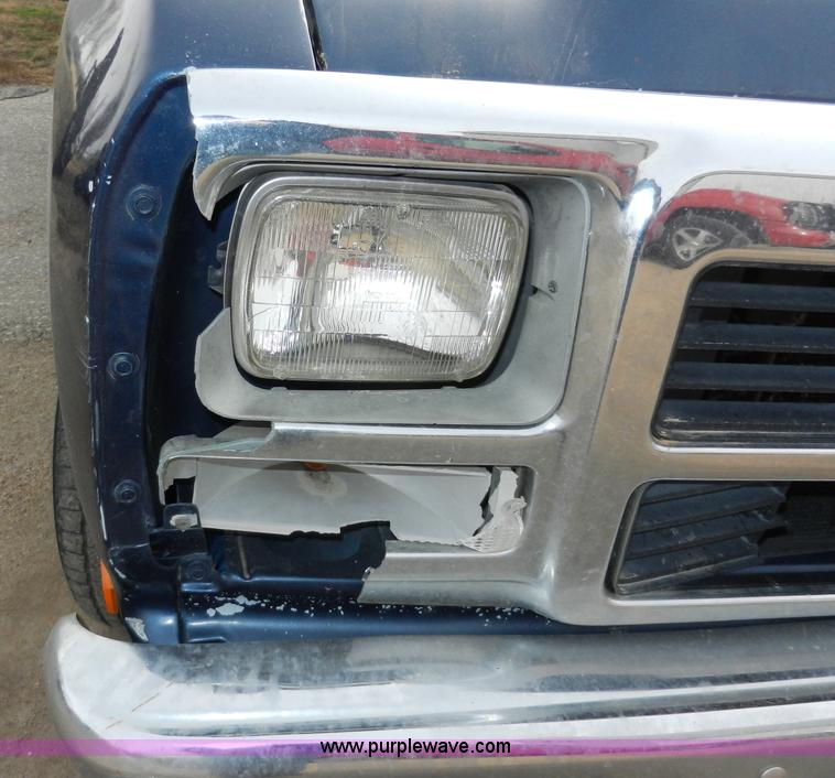 image for item A3919 1992 Dodge Ram D150 pickup truck