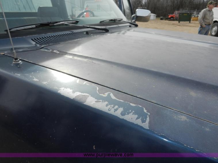 image for item A3919 1992 Dodge Ram D150 pickup truck