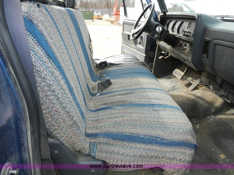 image for item A3919 1992 Dodge Ram D150 pickup truck