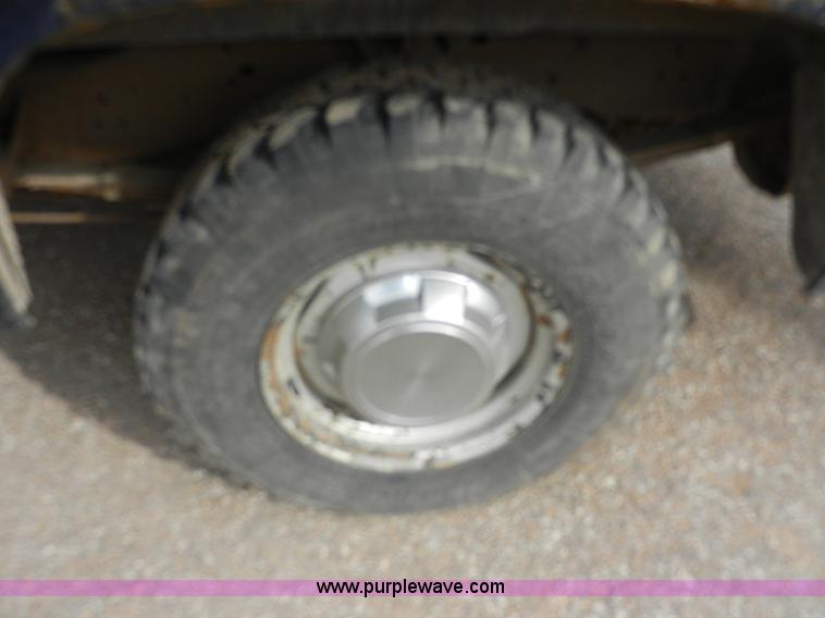 image for item A3919 1992 Dodge Ram D150 pickup truck