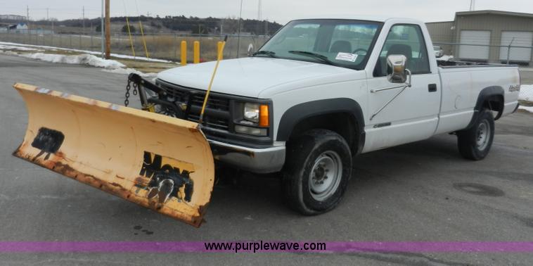 image for item A3951 2000 Chevrolet 2500 pickup truck