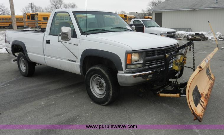 image for item A3951 2000 Chevrolet 2500 pickup truck
