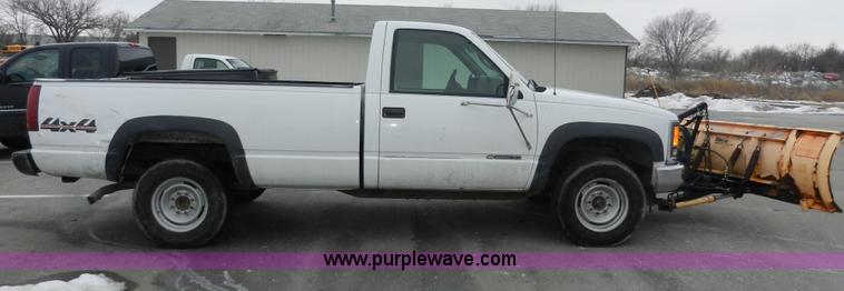 image for item A3951 2000 Chevrolet 2500 pickup truck