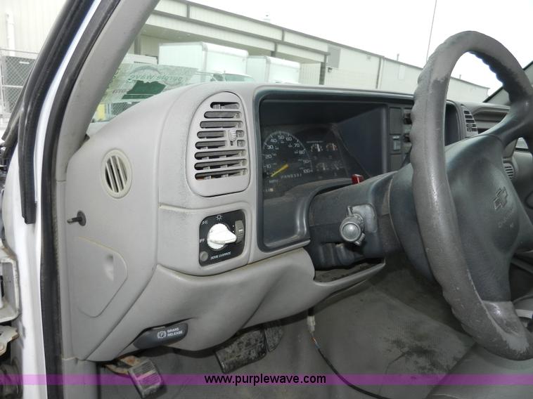 image for item A3951 2000 Chevrolet 2500 pickup truck