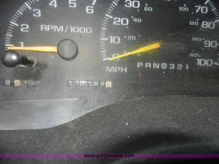 image for item A3951 2000 Chevrolet 2500 pickup truck