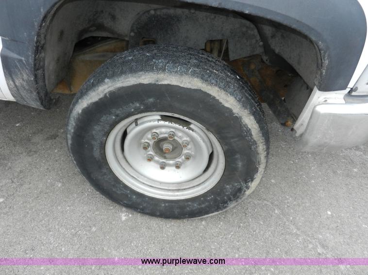 image for item A3951 2000 Chevrolet 2500 pickup truck