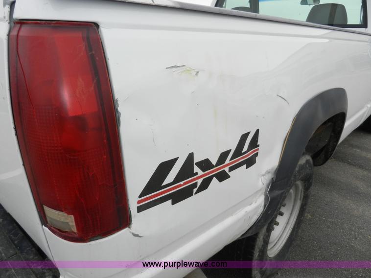 image for item A3951 2000 Chevrolet 2500 pickup truck