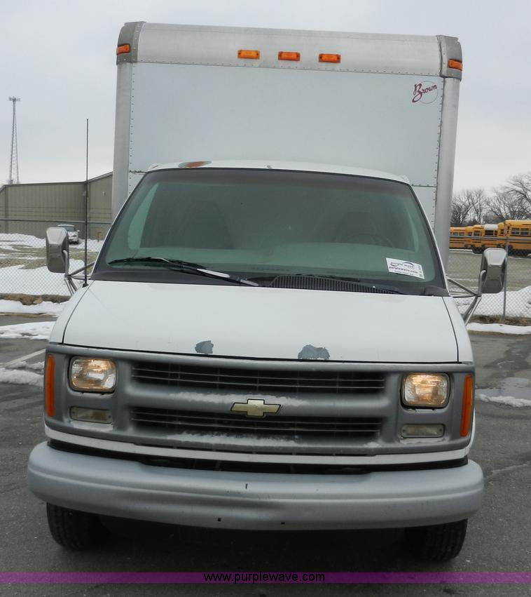 image for item A3952 1999 Chevrolet Express 3500 Cargo box truck
