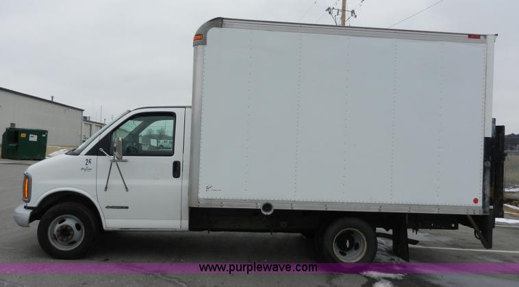 image for item A3952 1999 Chevrolet Express 3500 Cargo box truck