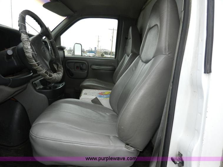 image for item A3952 1999 Chevrolet Express 3500 Cargo box truck