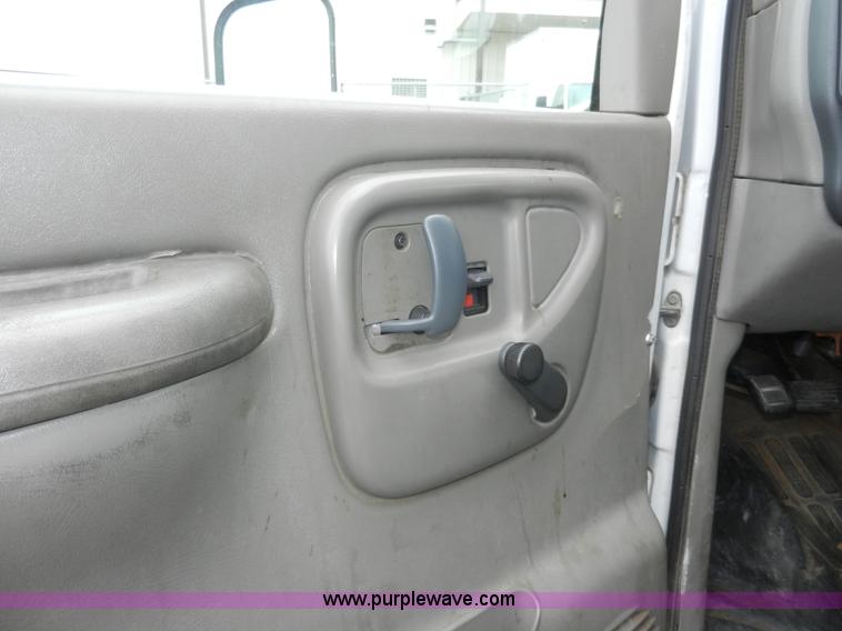 image for item A3952 1999 Chevrolet Express 3500 Cargo box truck