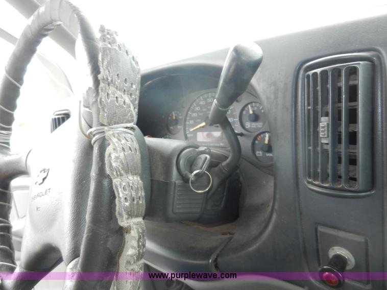 image for item A3952 1999 Chevrolet Express 3500 Cargo box truck