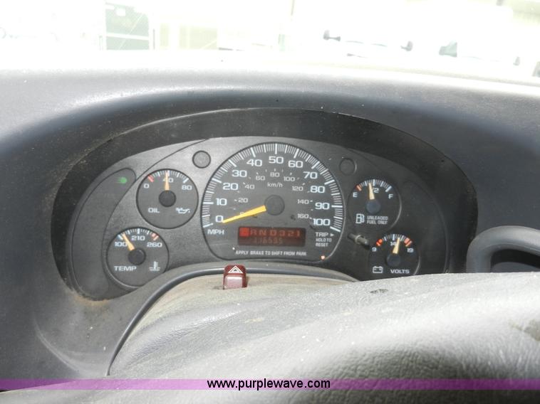 image for item A3952 1999 Chevrolet Express 3500 Cargo box truck