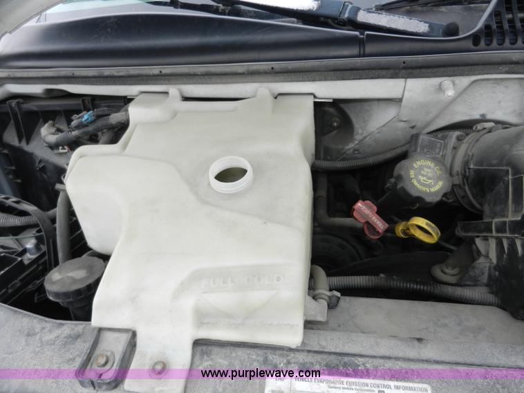 image for item A3952 1999 Chevrolet Express 3500 Cargo box truck