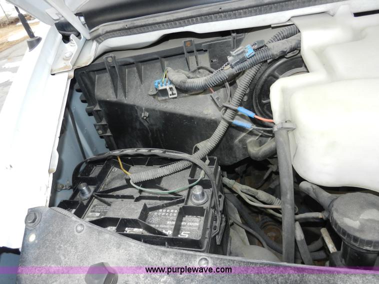 image for item A3952 1999 Chevrolet Express 3500 Cargo box truck