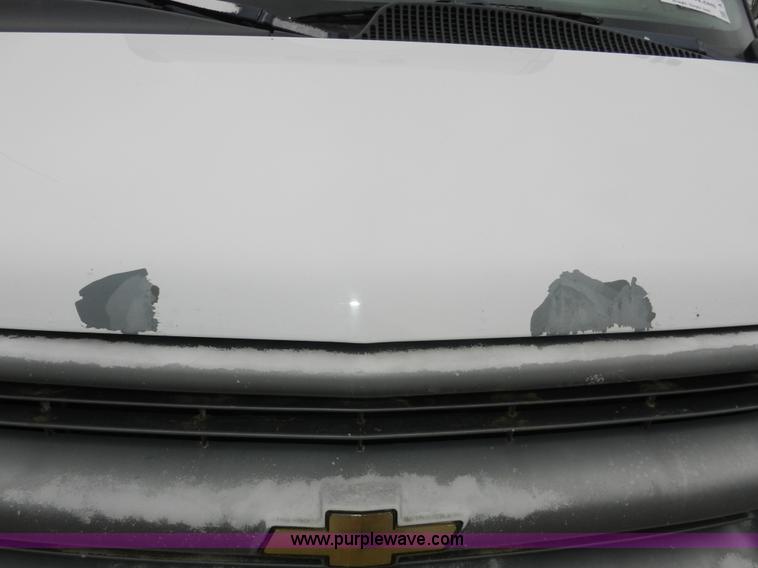 image for item A3952 1999 Chevrolet Express 3500 Cargo box truck