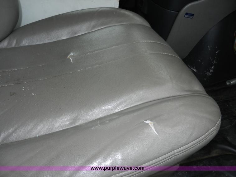 image for item A3952 1999 Chevrolet Express 3500 Cargo box truck