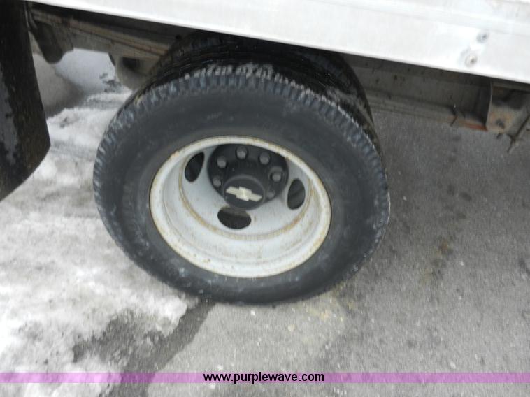 image for item A3952 1999 Chevrolet Express 3500 Cargo box truck