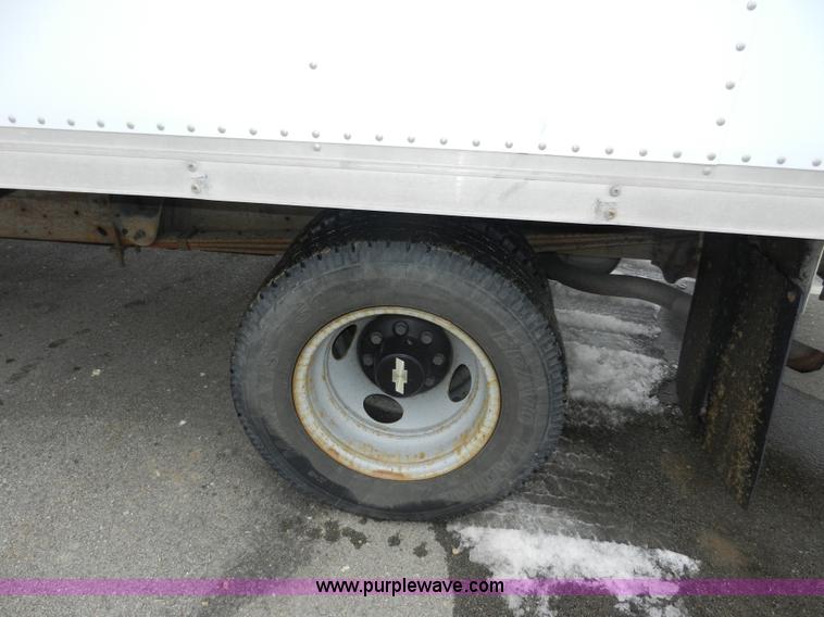 image for item A3952 1999 Chevrolet Express 3500 Cargo box truck