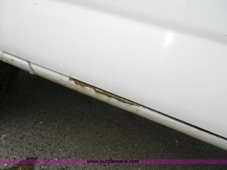 image for item A3952 1999 Chevrolet Express 3500 Cargo box truck