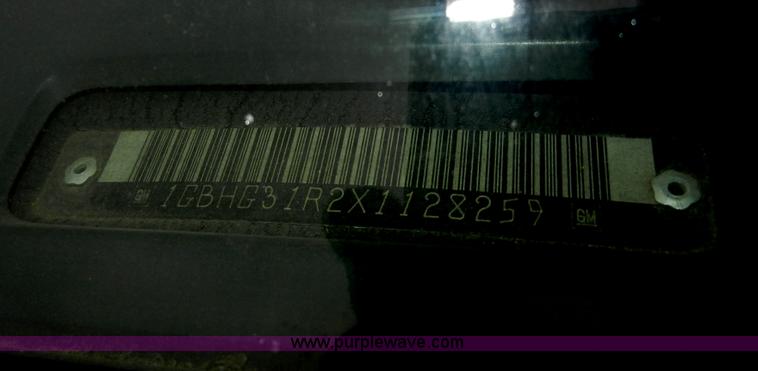 image for item A3952 1999 Chevrolet Express 3500 Cargo box truck