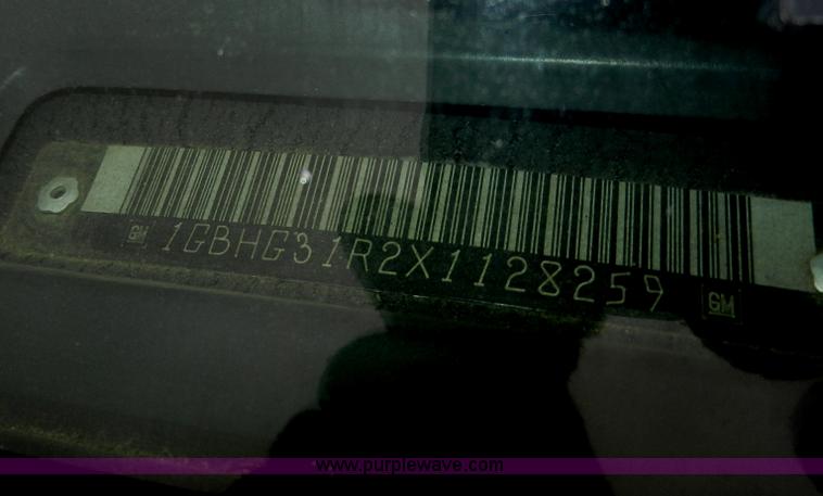 image for item A3952 1999 Chevrolet Express 3500 Cargo box truck