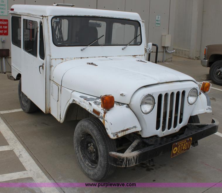 image for item AA9161 1982 AM General Jeep