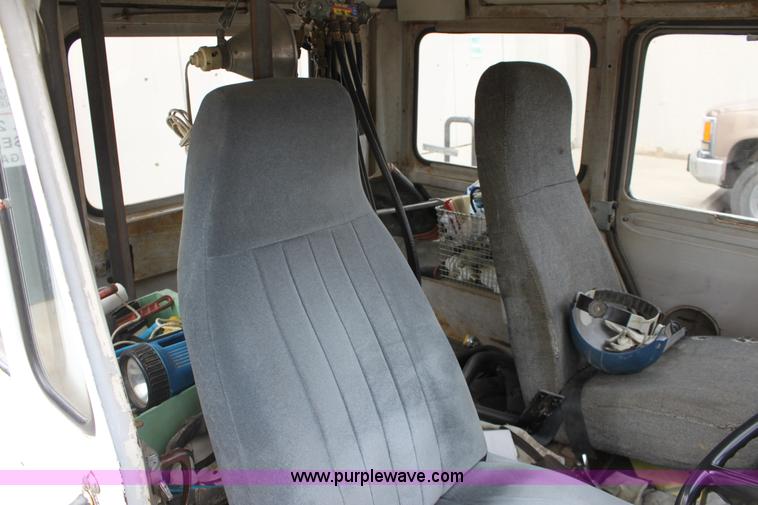 image for item AA9161 1982 AM General Jeep