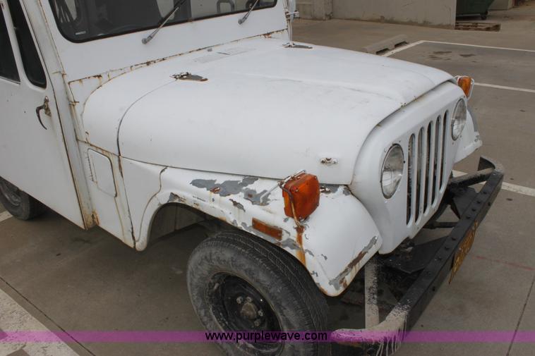 image for item AA9161 1982 AM General Jeep