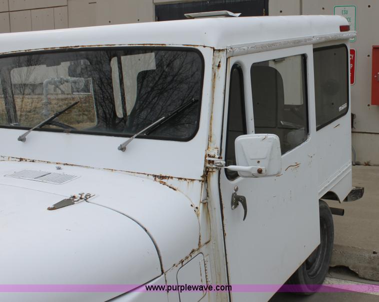 image for item AA9161 1982 AM General Jeep