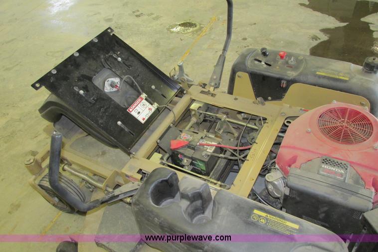 image for item AJ9243 2005 Land Pride Razor lawn mower