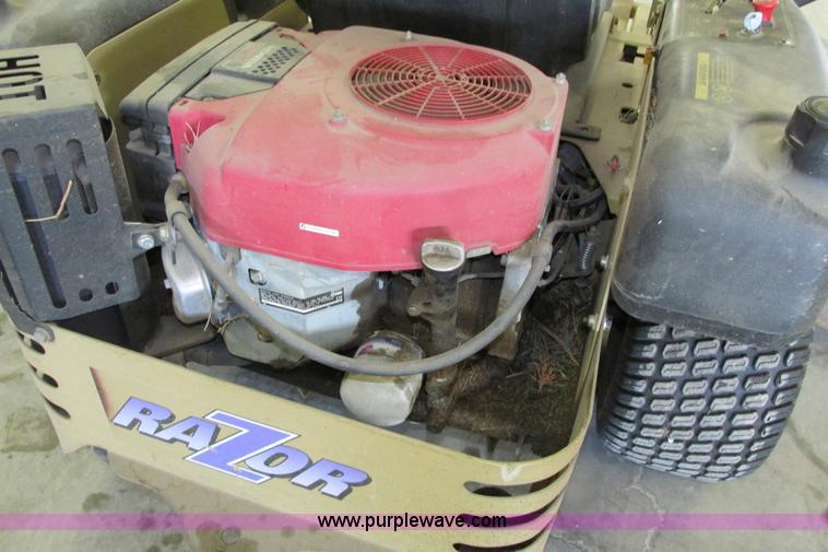 image for item AJ9243 2005 Land Pride Razor lawn mower