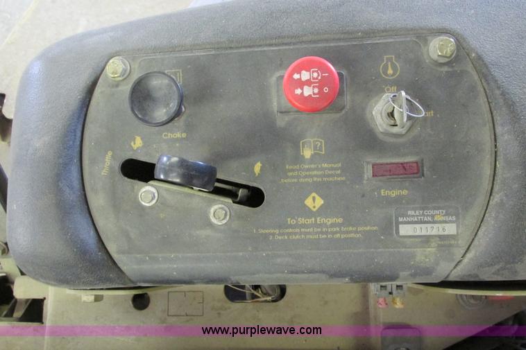 image for item AJ9243 2005 Land Pride Razor lawn mower