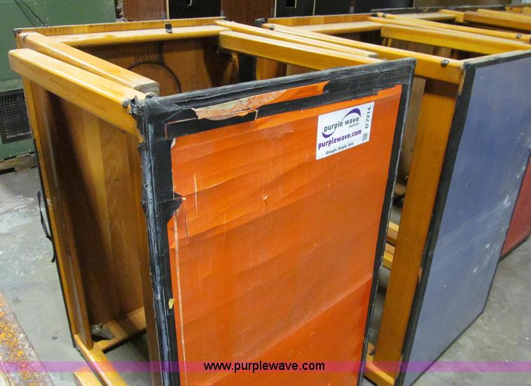 (6) wood desks in Des Moines, IA Item D7214 sold Purple Wave