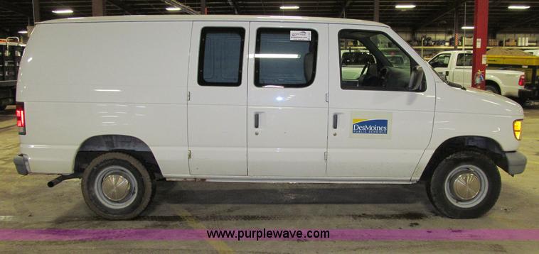 image for item D7231 1999 Ford Econoline E250 van