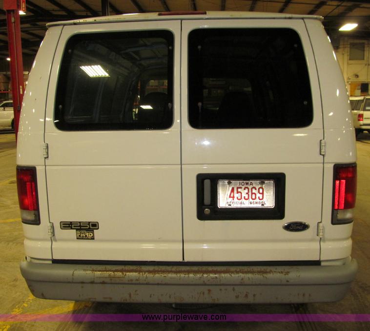 image for item D7231 1999 Ford Econoline E250 van