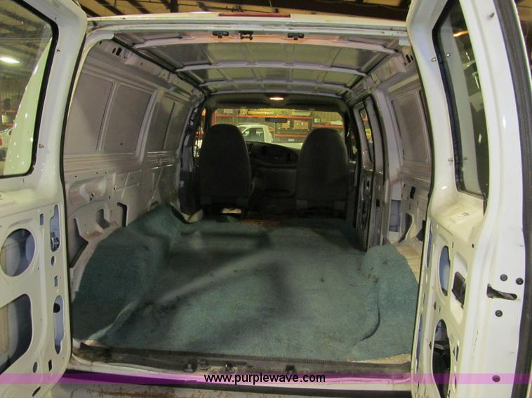 image for item D7231 1999 Ford Econoline E250 van