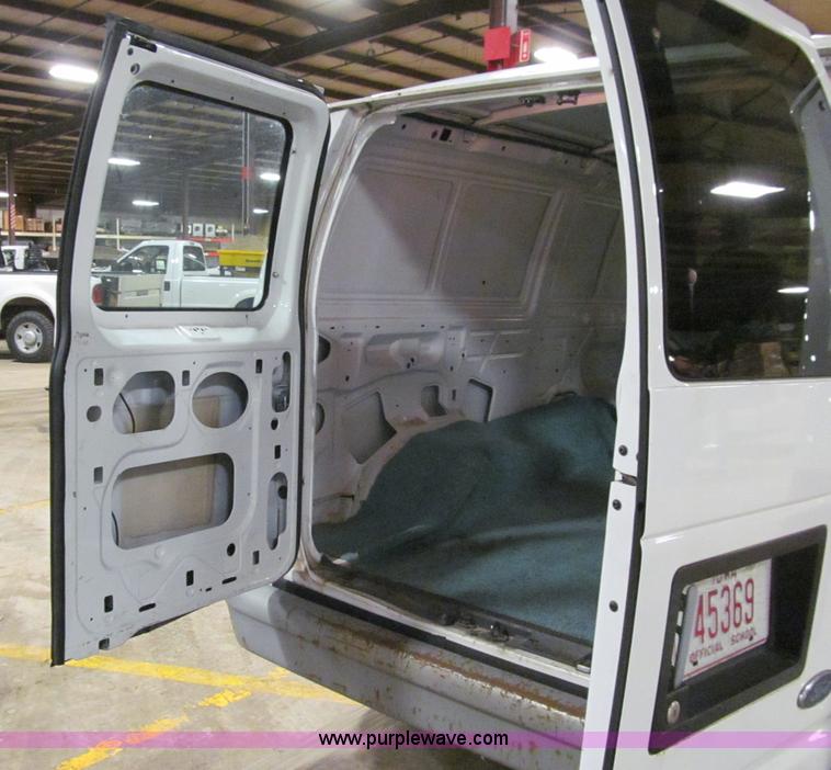 image for item D7231 1999 Ford Econoline E250 van