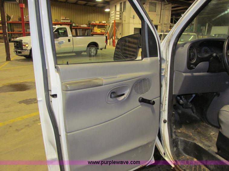 image for item D7231 1999 Ford Econoline E250 van